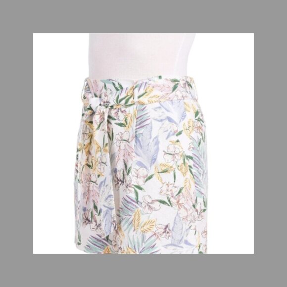 Dalia Ladies' Linen Blend Short - Picture 6 of 8
